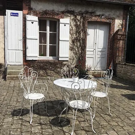 Le Hameau 28 *